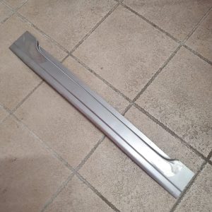 Riparazione inferiore cornice lunotto Fiat 500